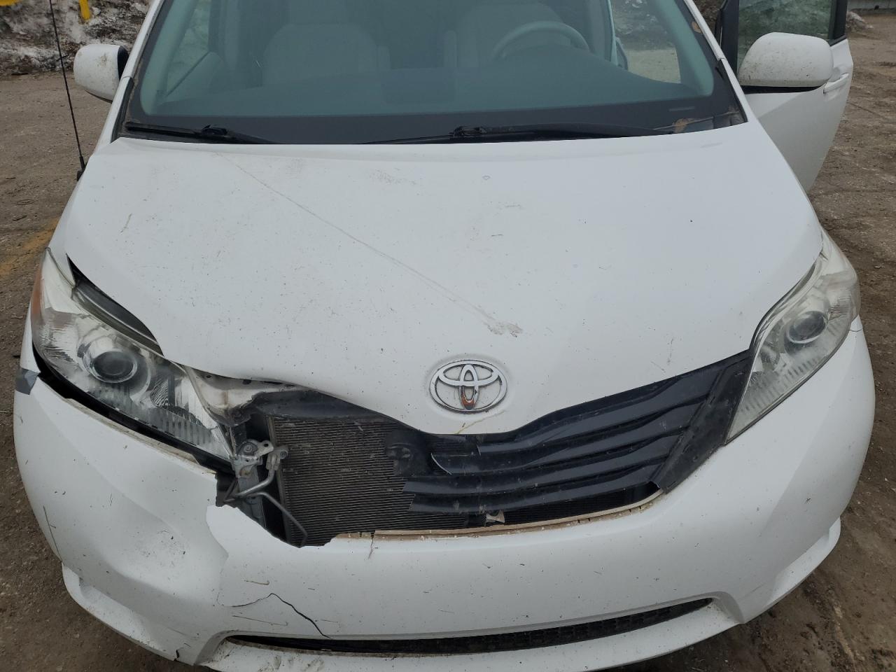 2013 Toyota Sienna - Image 12