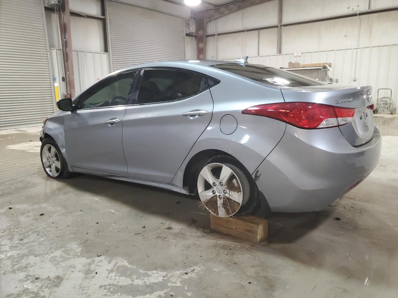 2013 Hyundai Elantra - Image 2