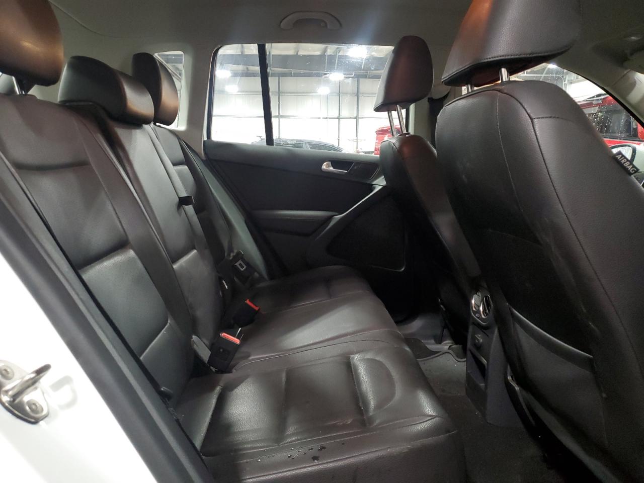 2016 Volkswagen Tiguan - Image 11