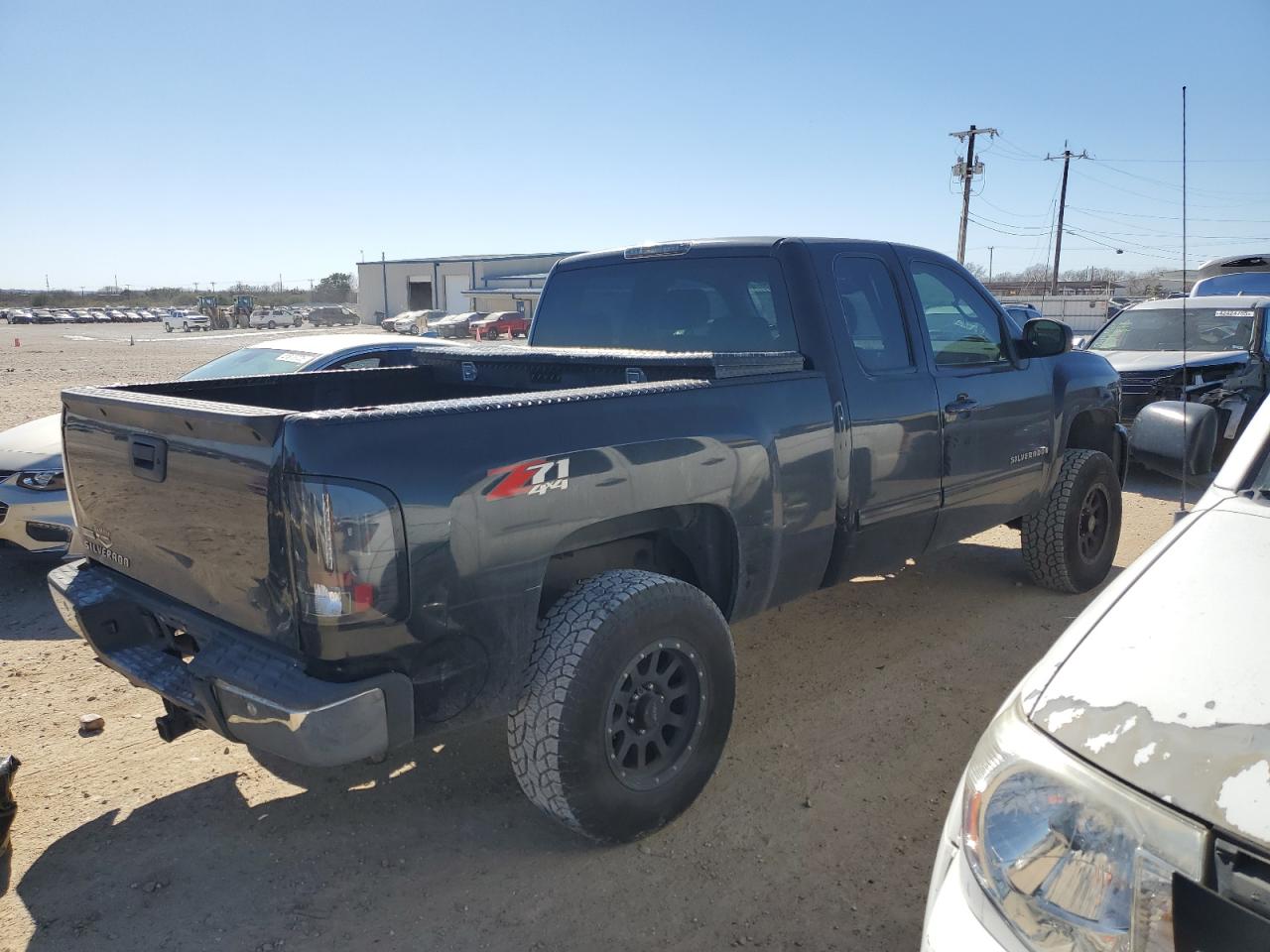 2009 Chevrolet Silverado - Image 3