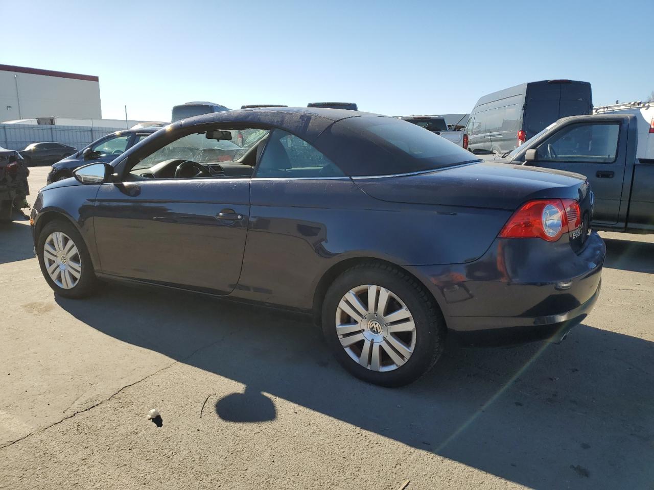 2009 Volkswagen Eos - Image 2