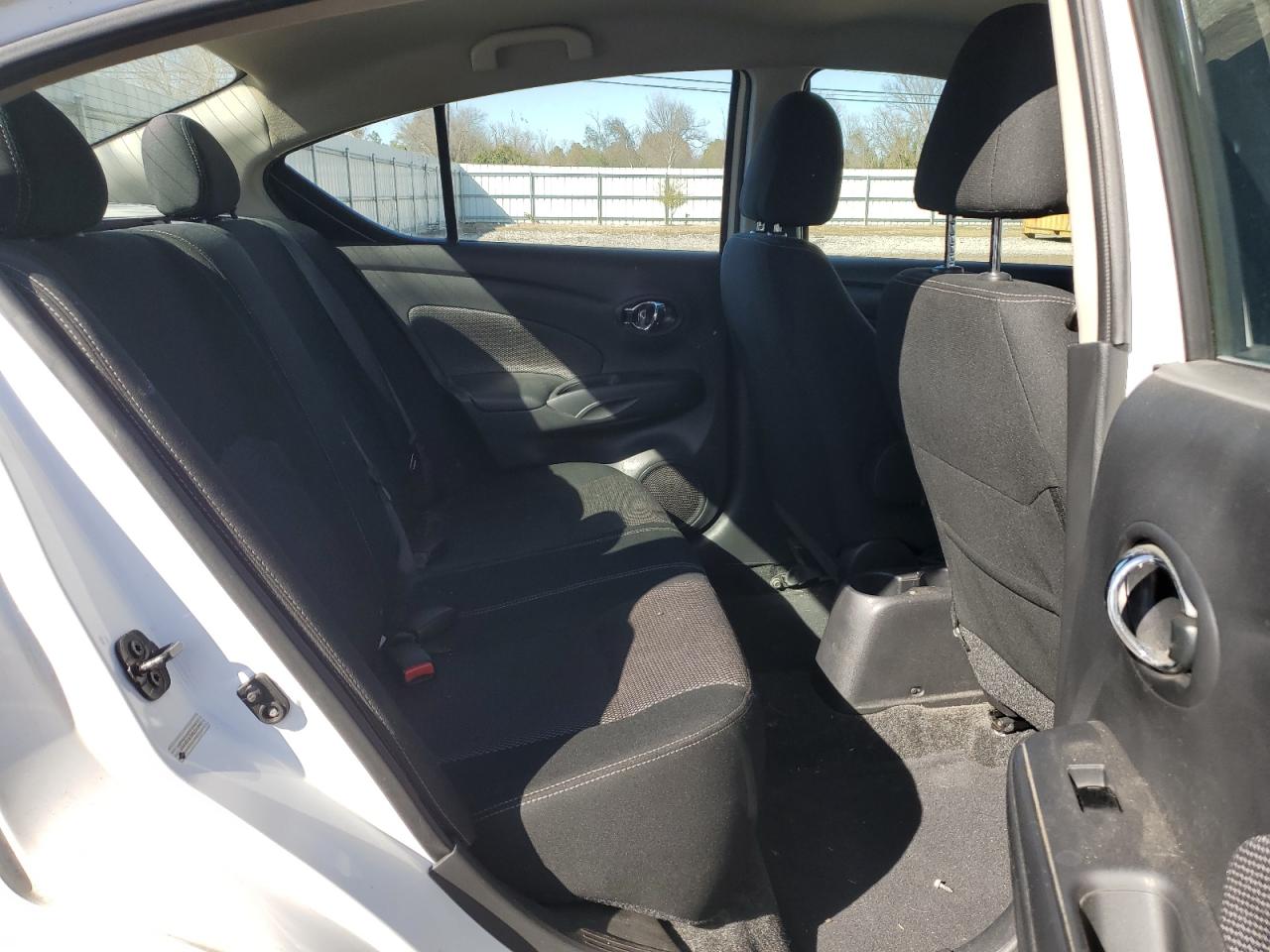 2019 Nissan Versa - Image 10