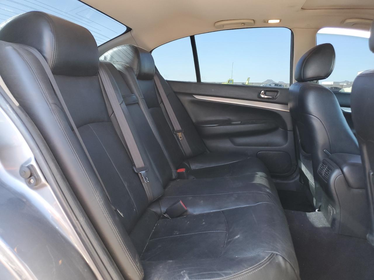 2015 Infiniti Q40 - Image 10