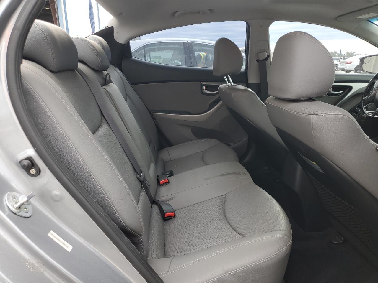 2015 Hyundai Elantra - Image 10