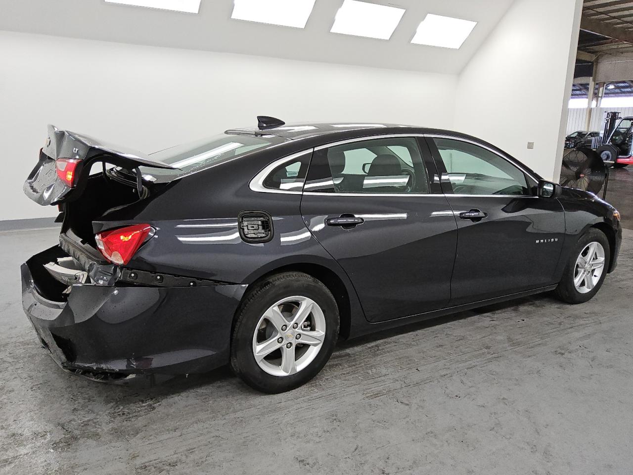 2023 Chevrolet Malibu - Image 3