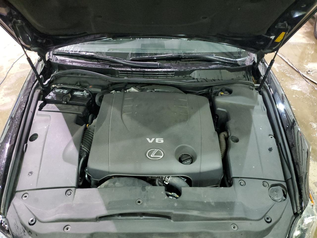 2011 Lexus IS - Image 11