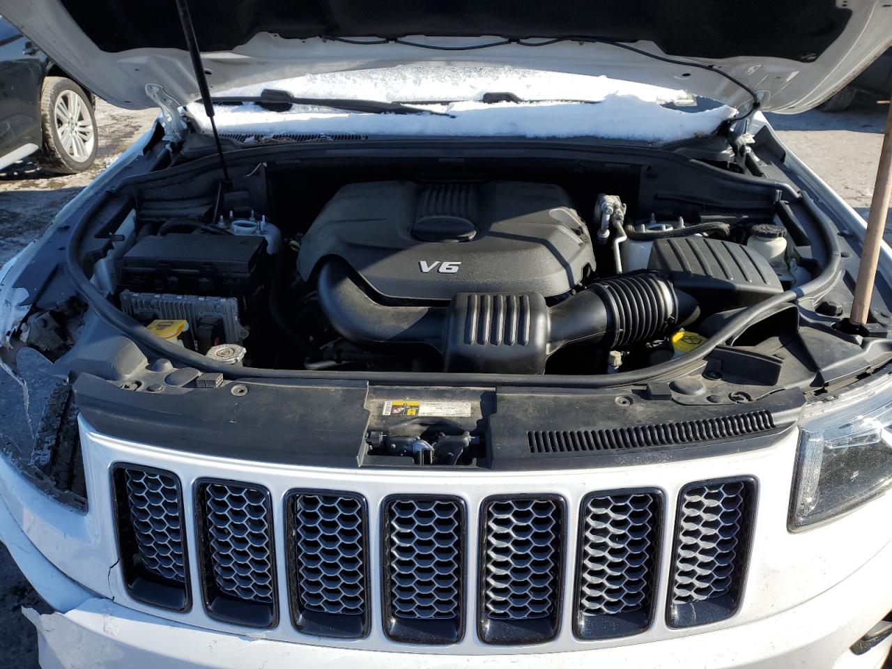 2015 Jeep Grand Cherokee - Image 12
