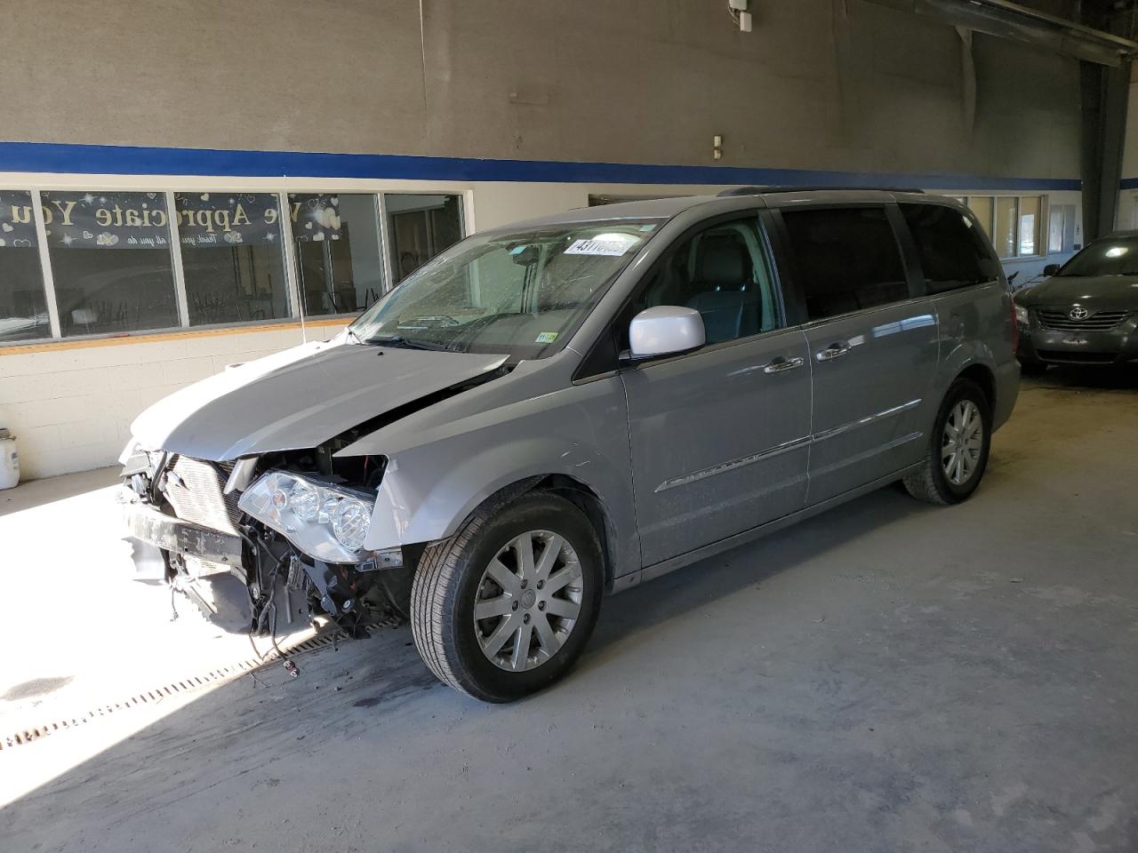 2016 Chrysler Town & Country - Image 1