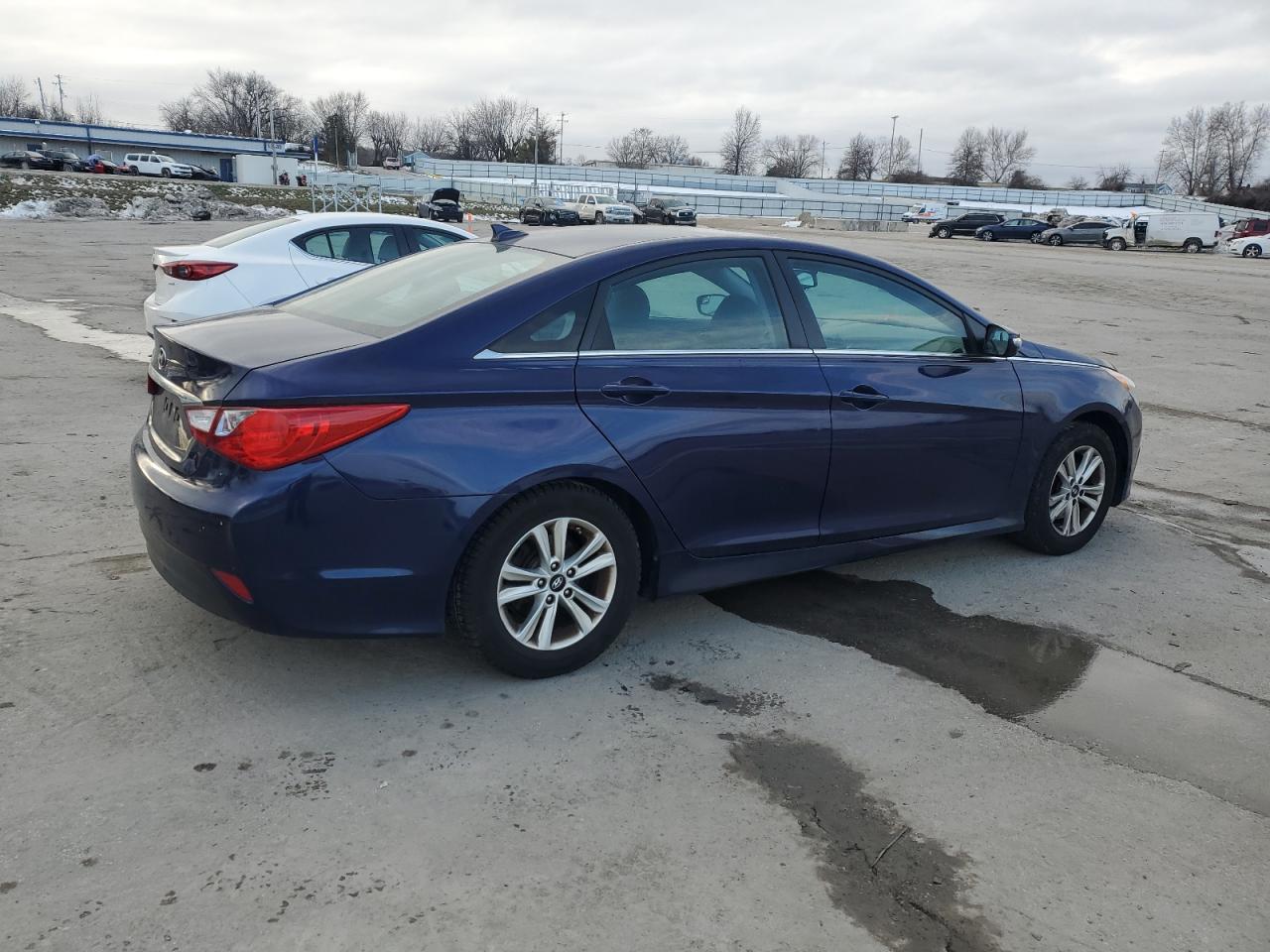 2014 Hyundai Sonata - Image 3