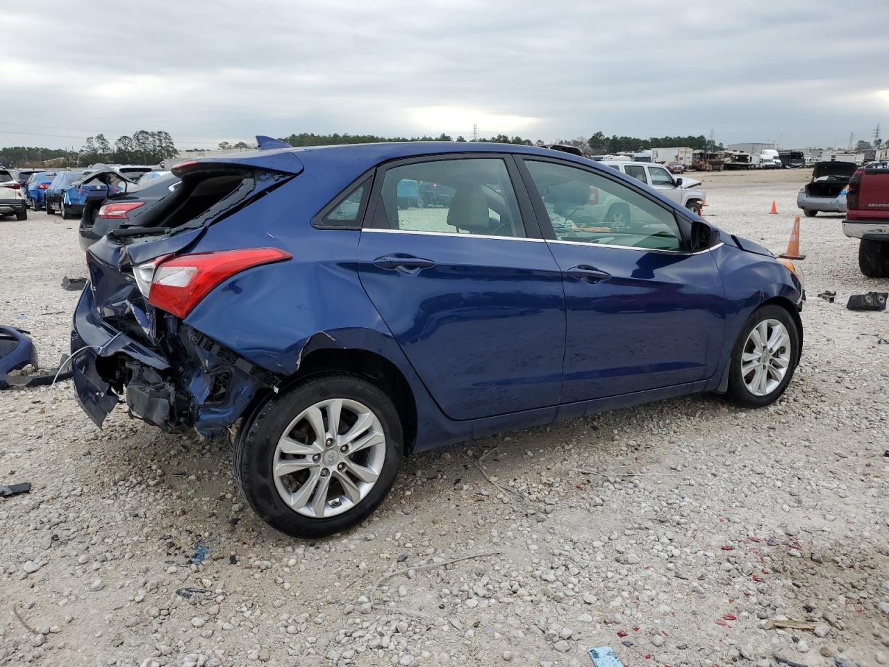 VIN KMHD35LE2DU052768 2013 HYUNDAI ELANTRA no.3