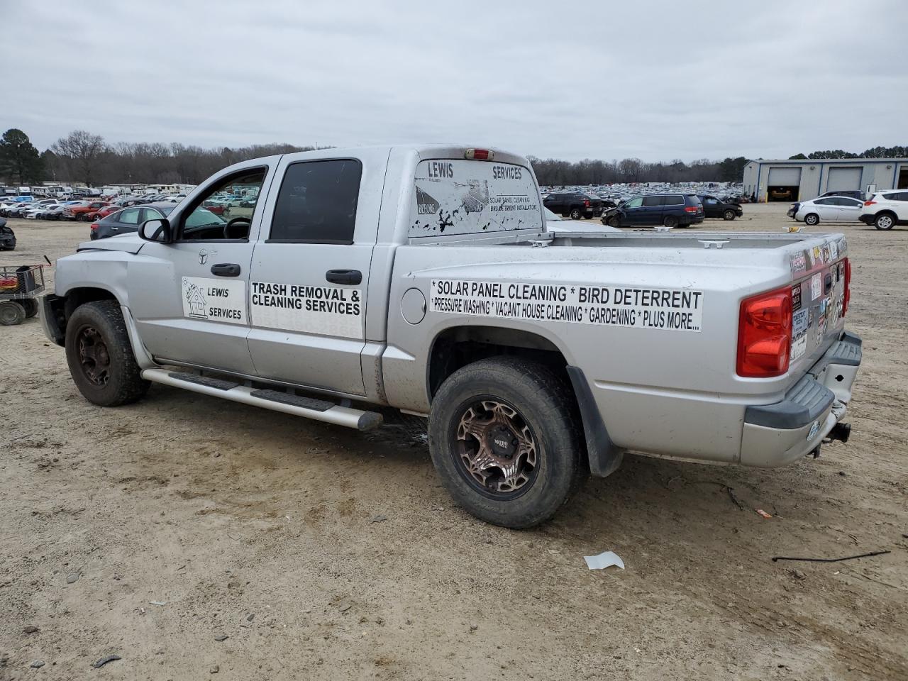 2010 Dodge Dakota - Image 2