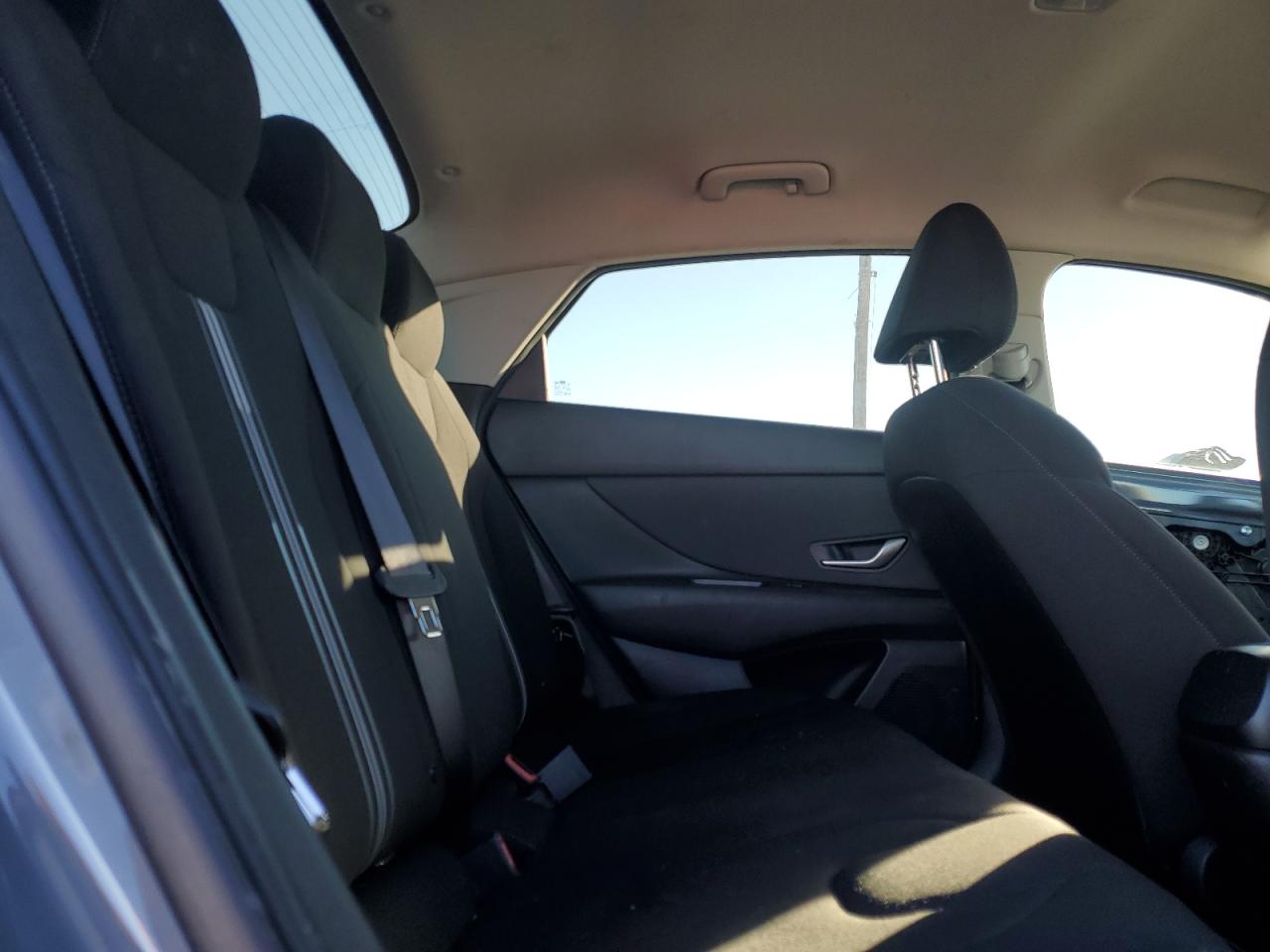 2022 Hyundai Elantra - Image 10