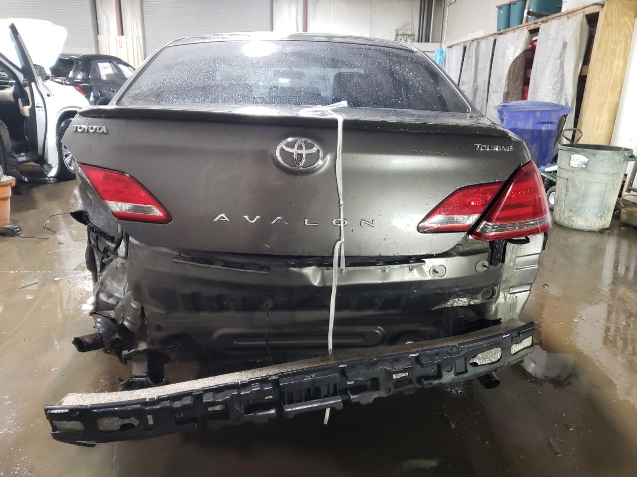 2005 Toyota Avalon - Image 6