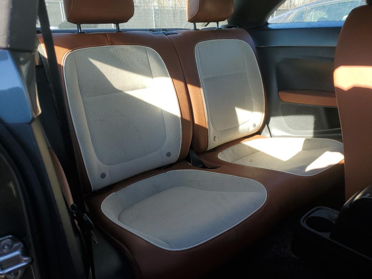 2016 Volkswagen Beetle - Image 10