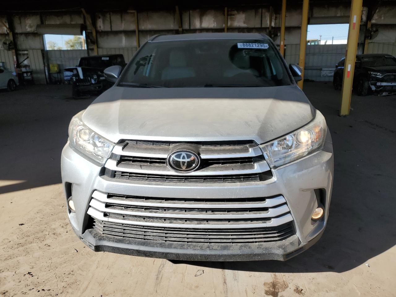 VIN 5TDKZRFH4JS527859 2018 TOYOTA HIGHLANDER no.5