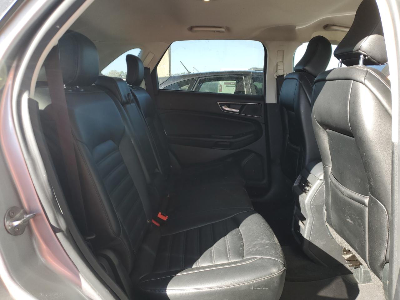 2022 Ford Edge - Image 11
