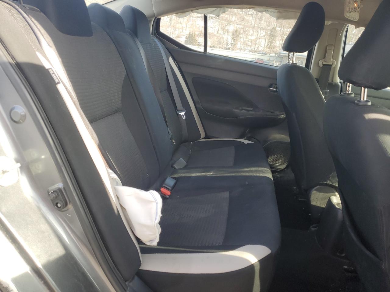 2021 Nissan Versa - Image 10