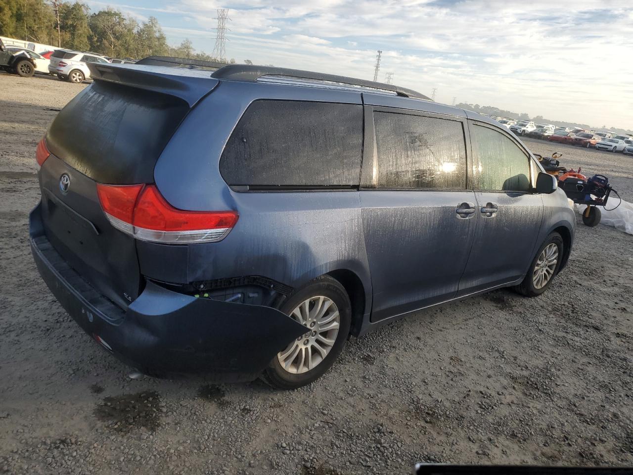 2013 Toyota Sienna - Image 3