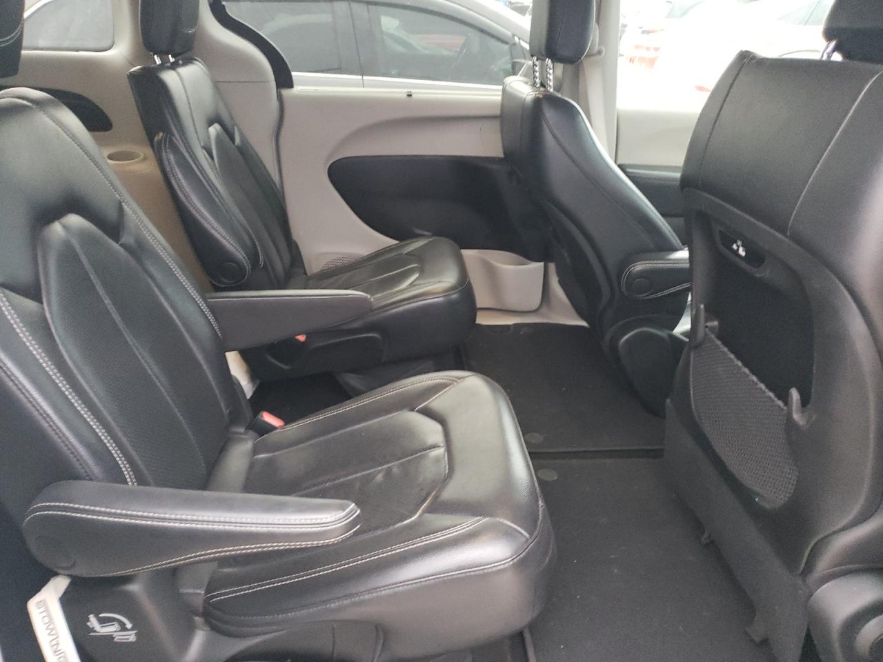 2022 Chrysler Pacifica - Image 11