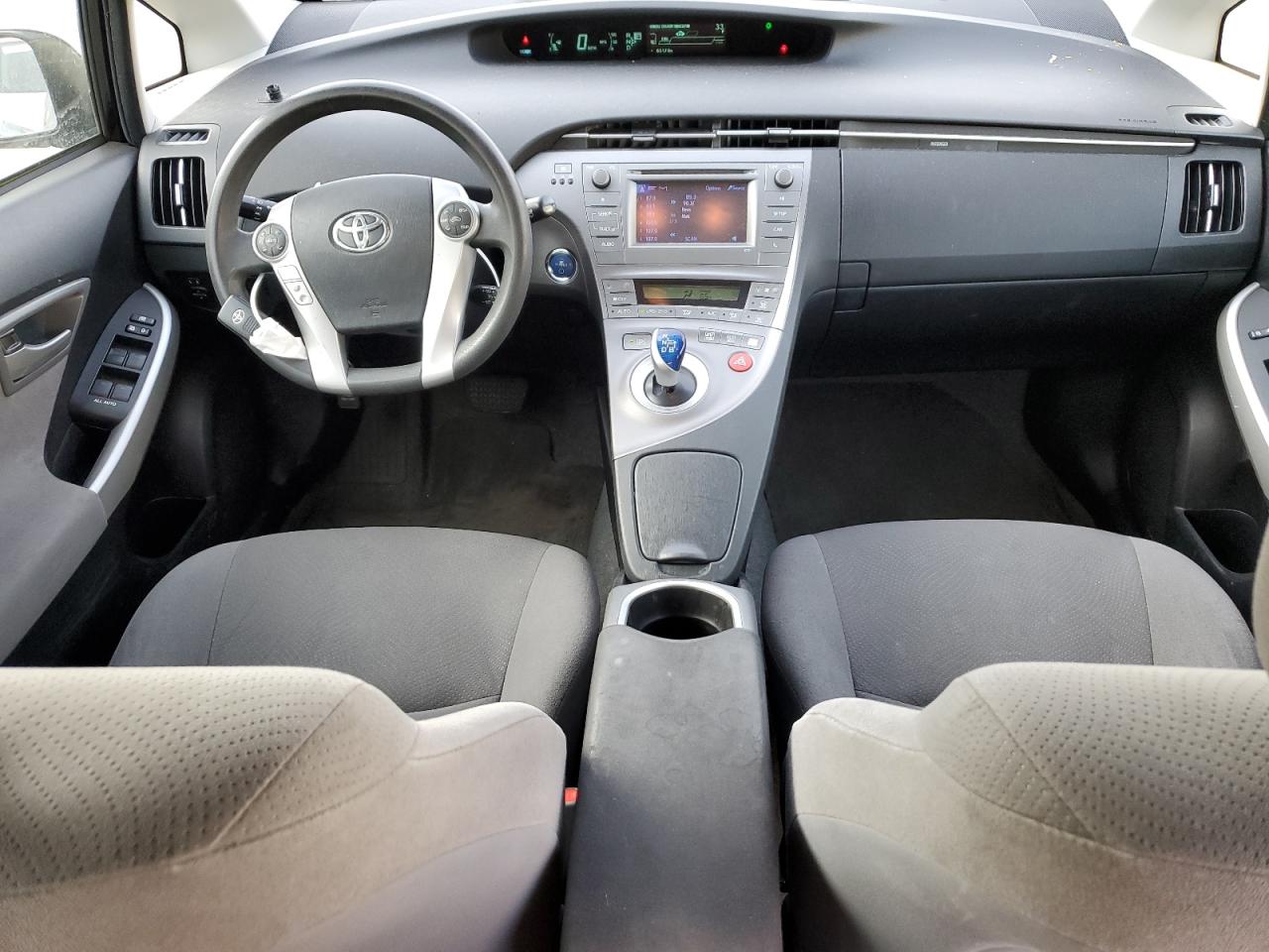 2015 Toyota Prius - Image 8