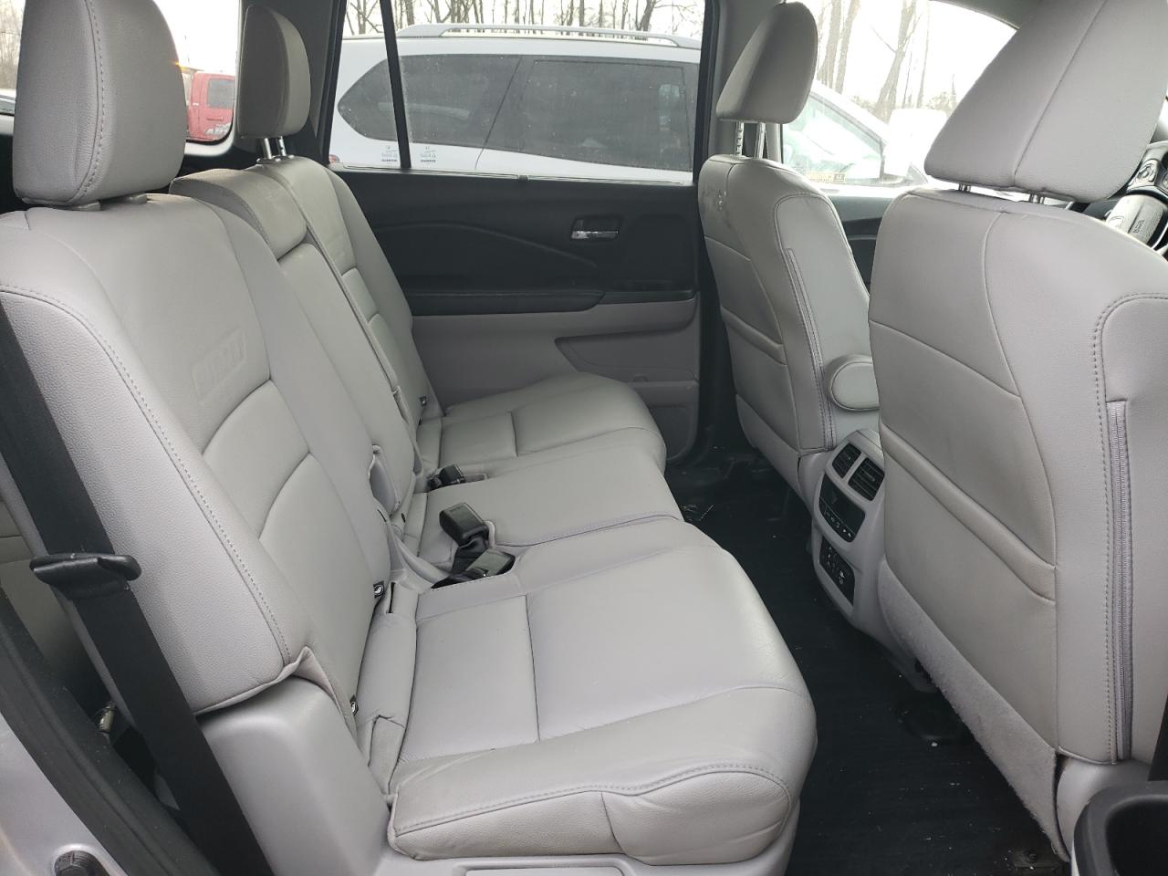 2018 Honda Pilot - Image 11