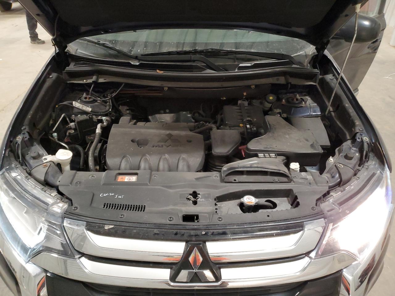 2016 Mitsubishi Outlander - Image 12
