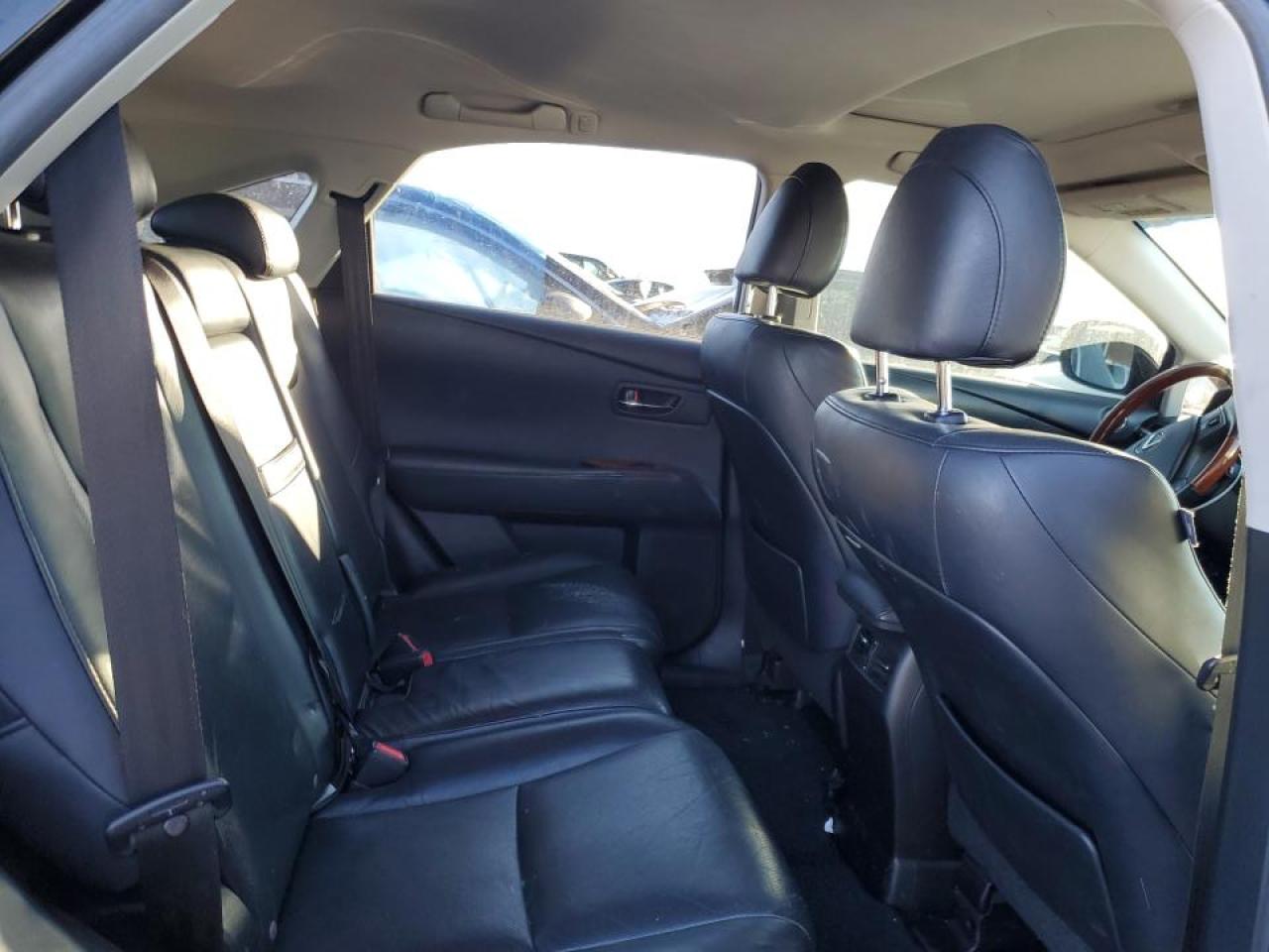 2010 Lexus RX - Image 11