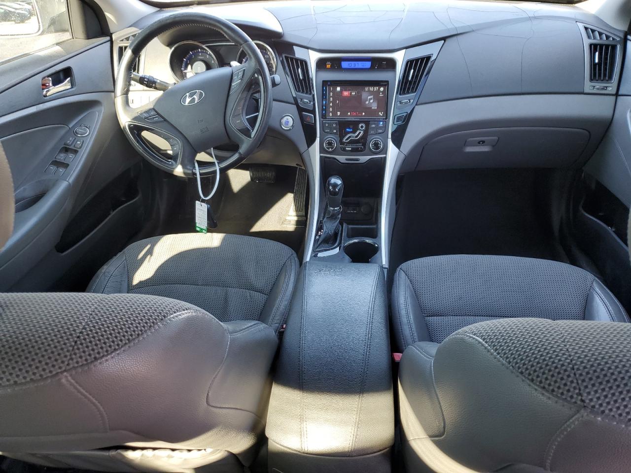 2013 Hyundai Sonata - Image 8