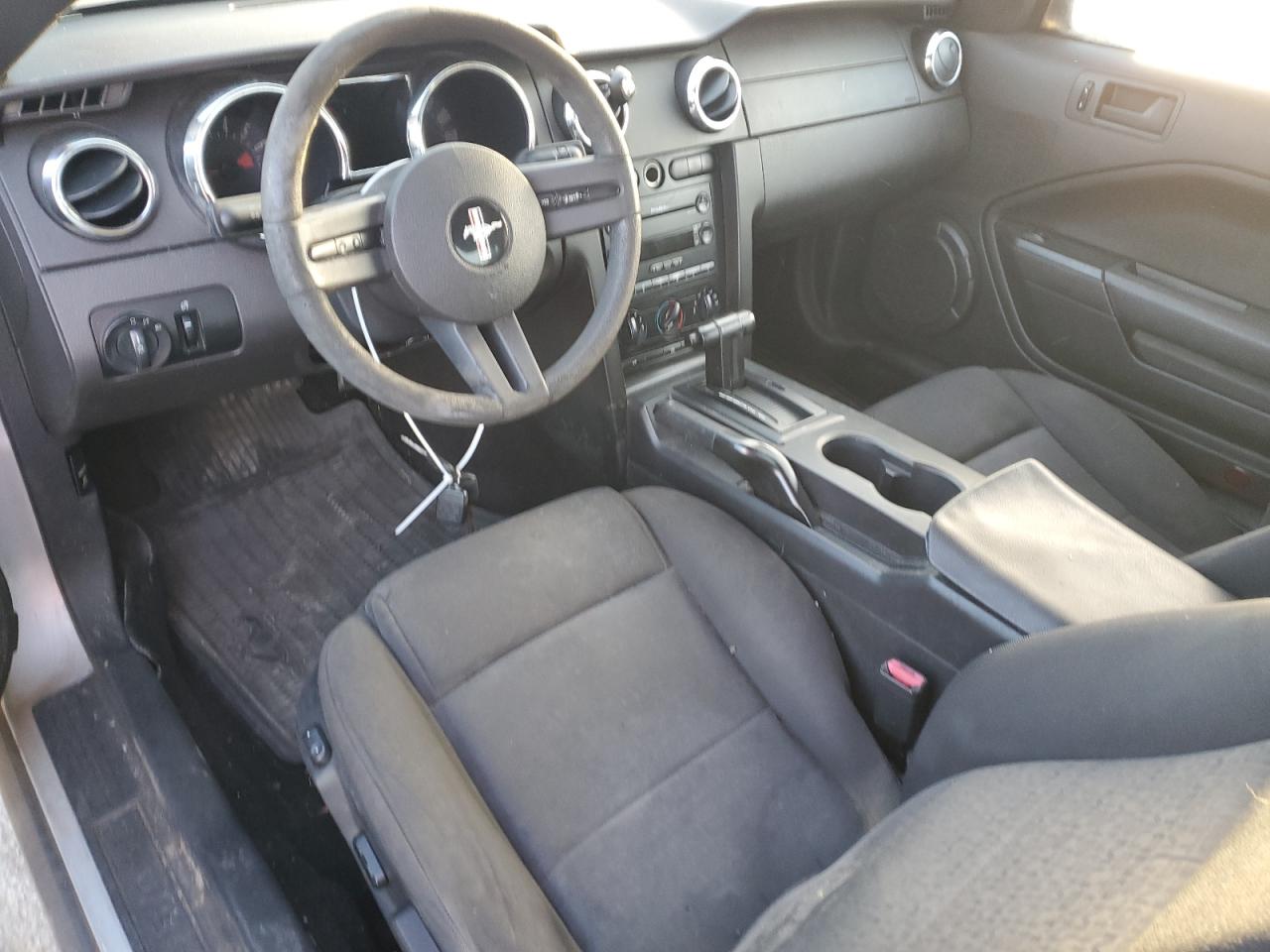 2005 Ford Mustang - Image 8