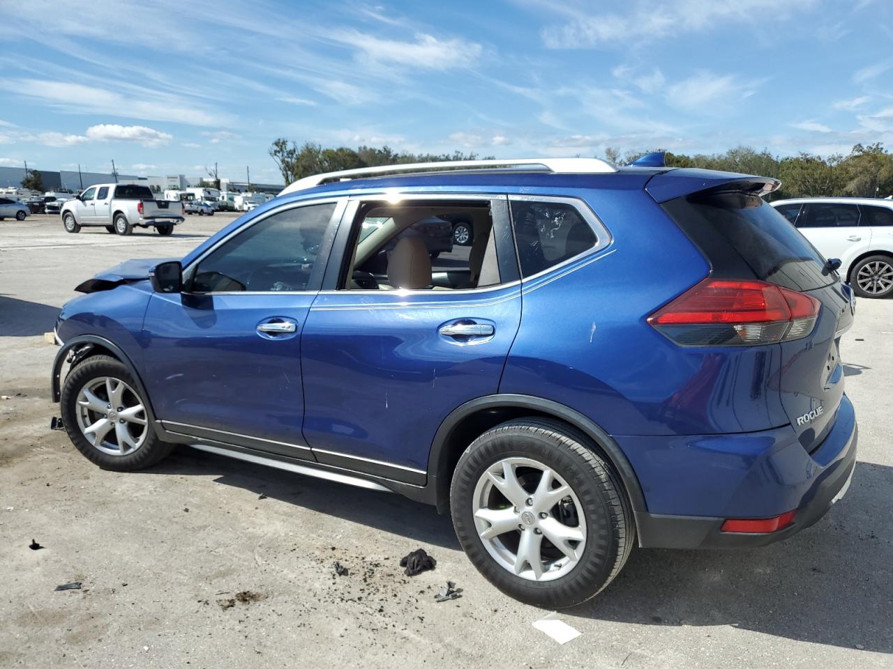 2017 Nissan Rogue - Image 2