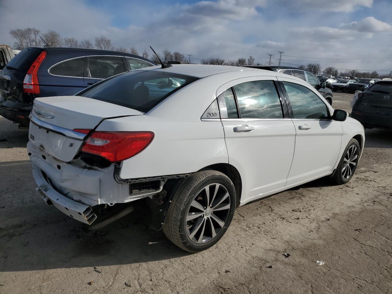 2013 Chrysler 200 - Image 3