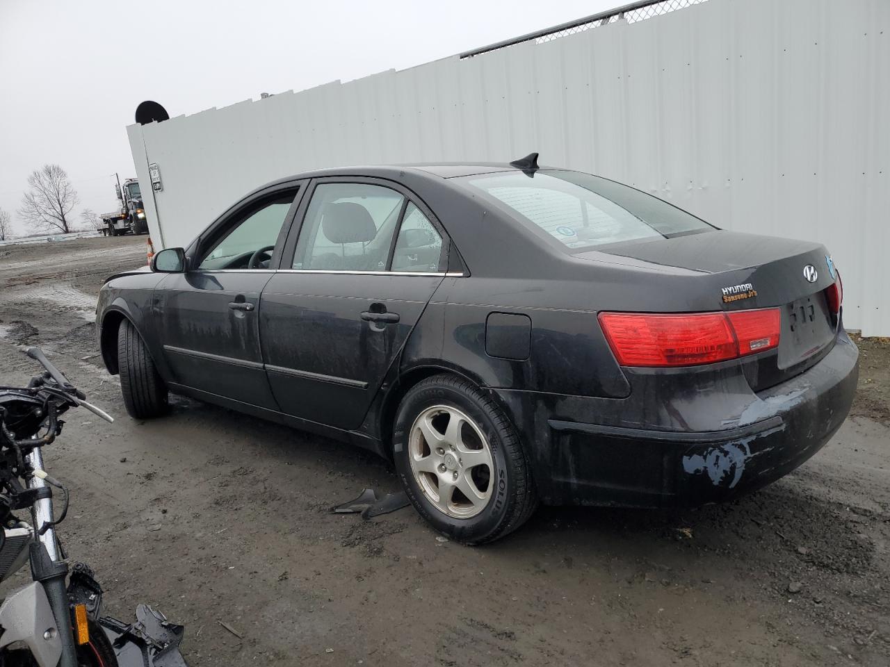 2009 Hyundai Sonata - Image 2