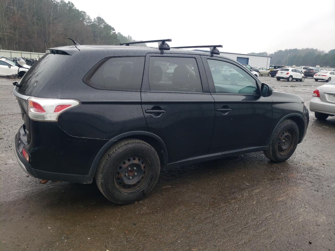 2015 Mitsubishi Outlander - Image 3