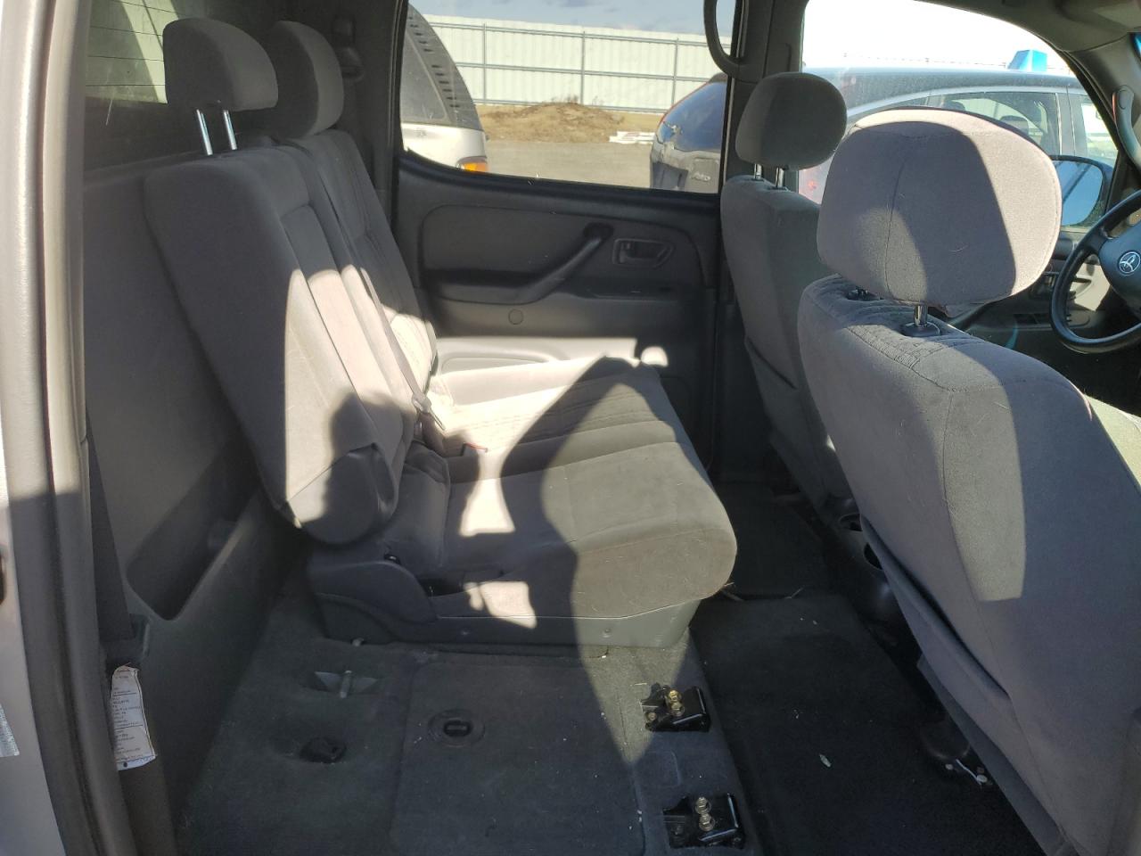 2004 Toyota Tundra - Image 10