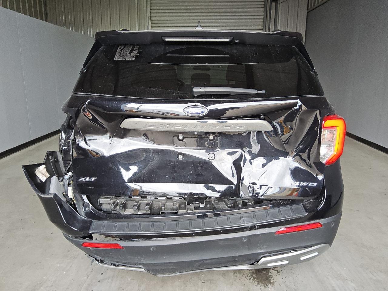 2023 Ford Explorer - Image 6