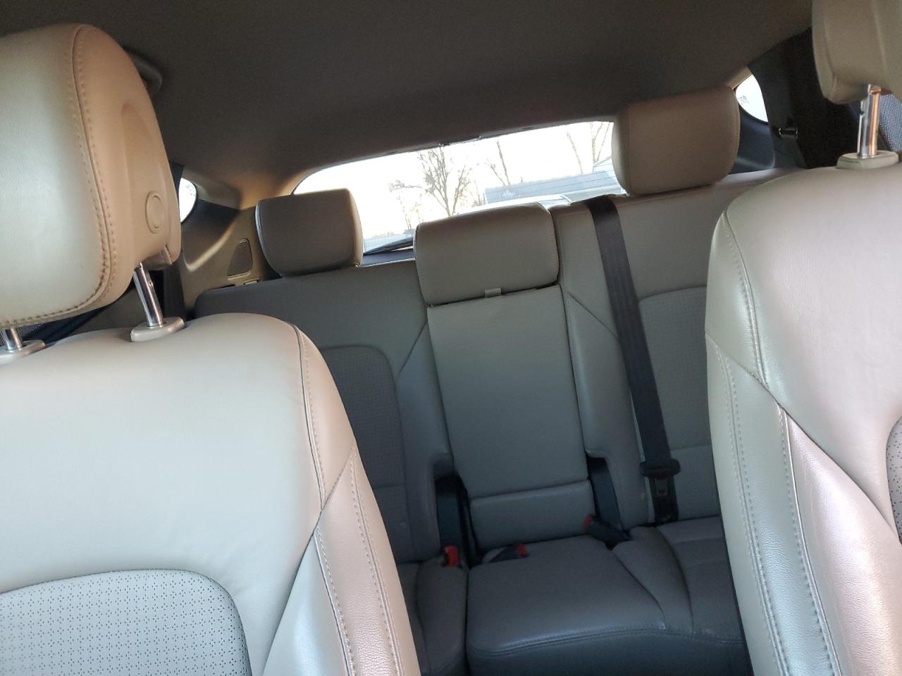 2014 Hyundai Santa Fe - Image 10