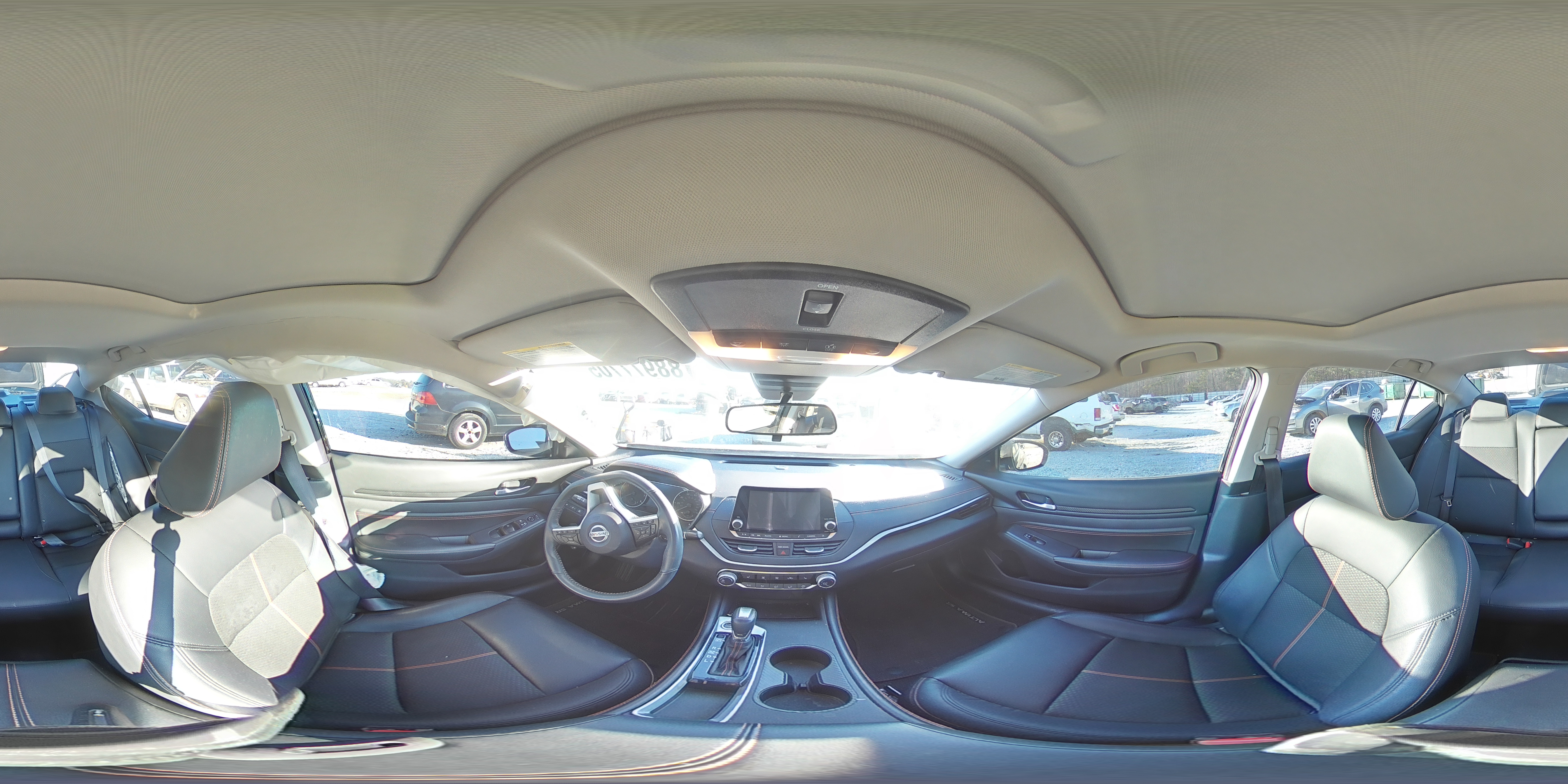 2022 Nissan Altima - Image 12