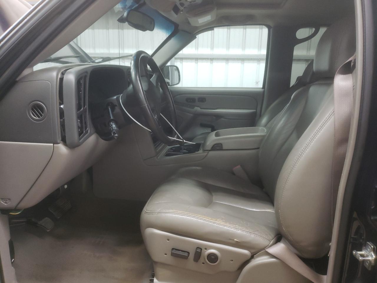 2005 Chevrolet Avalanche - Image 7