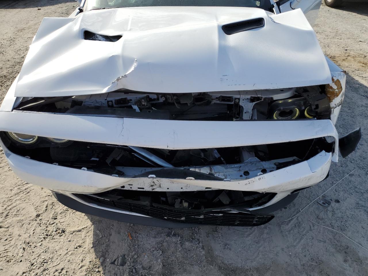 2016 Dodge Challenger - Image 11