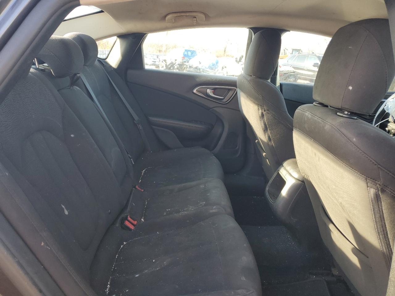2015 Chrysler 200 - Image 10