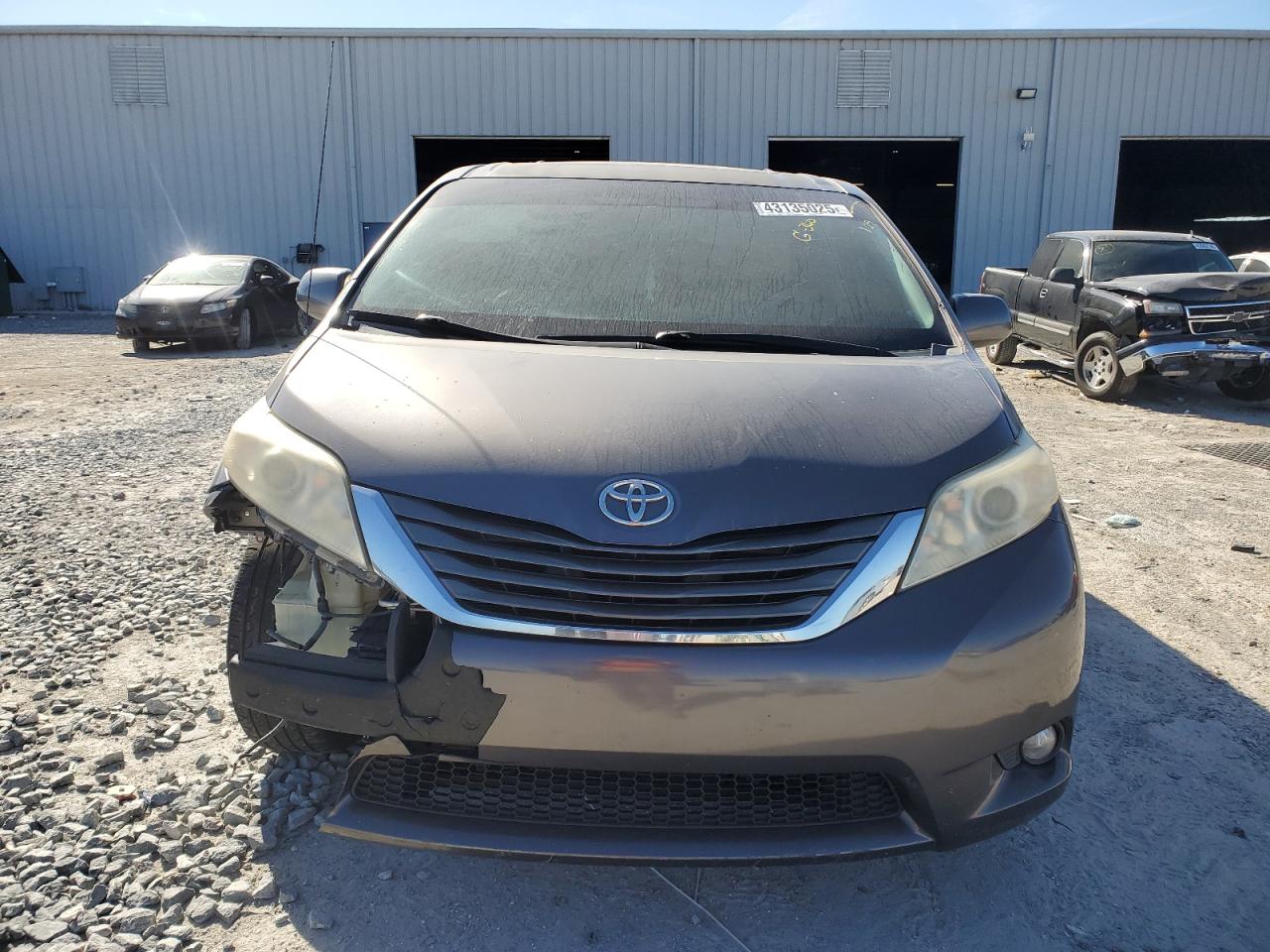 2012 Toyota Sienna - Image 5