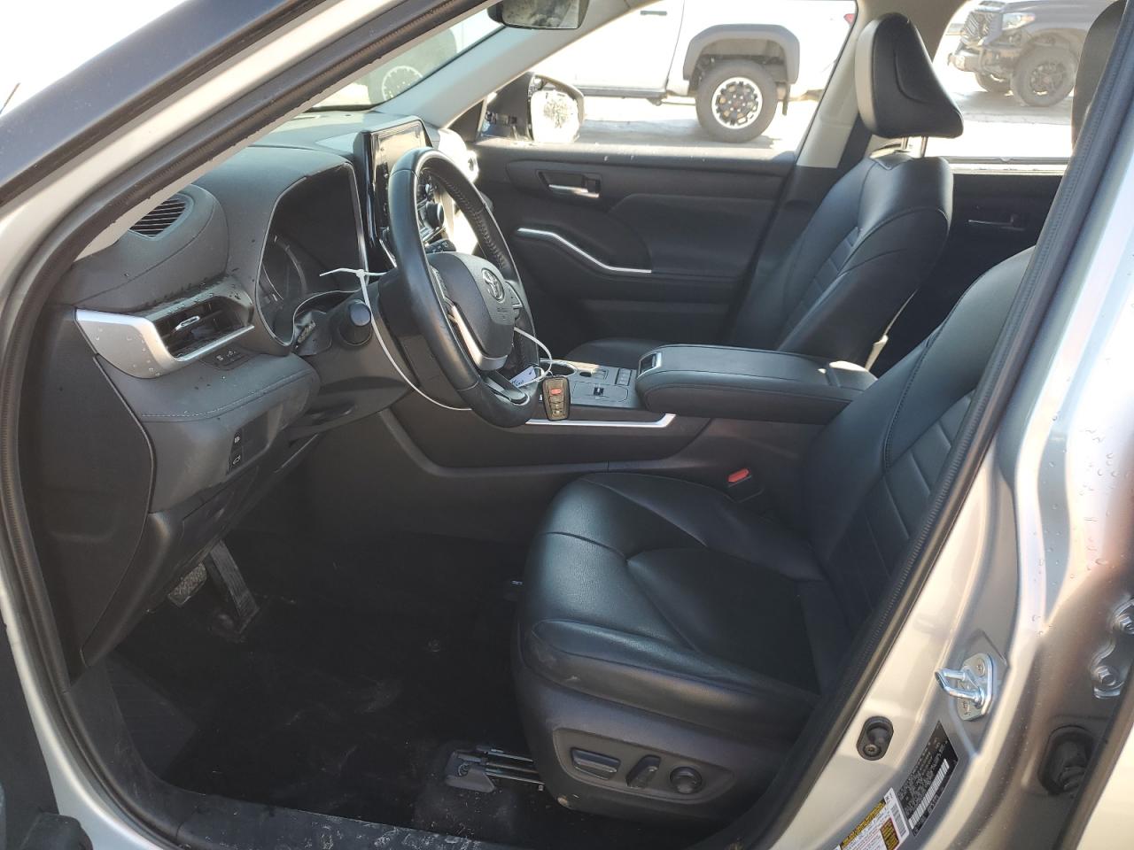 2022 Toyota Highlander - Image 7