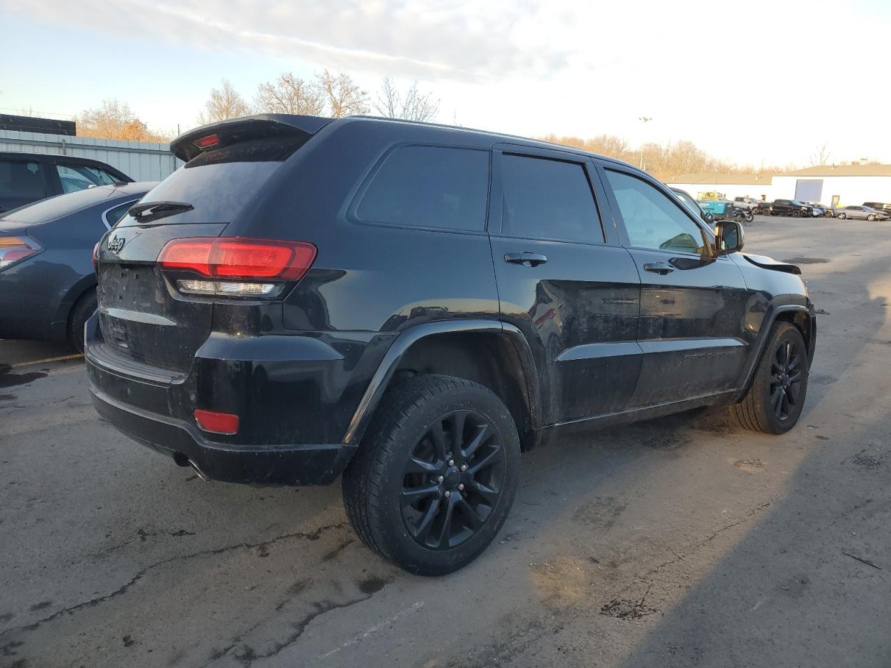 2017 Jeep Grand Cherokee - Image 3