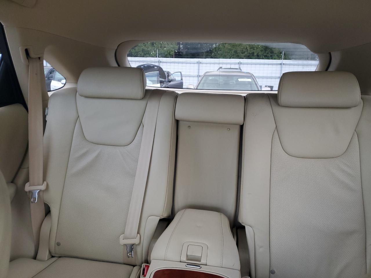 2010 Lexus RX - Image 10