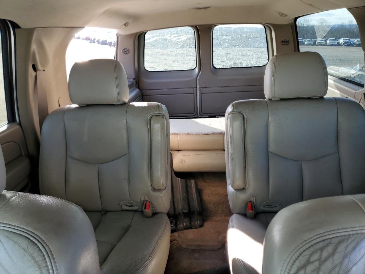 2004 GMC Yukon - Image 10