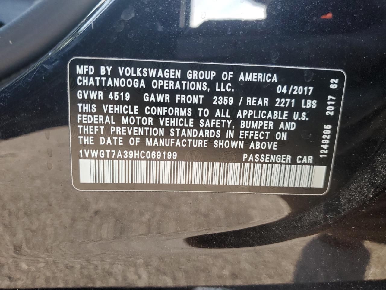 2017 Volkswagen Passat - Image 14