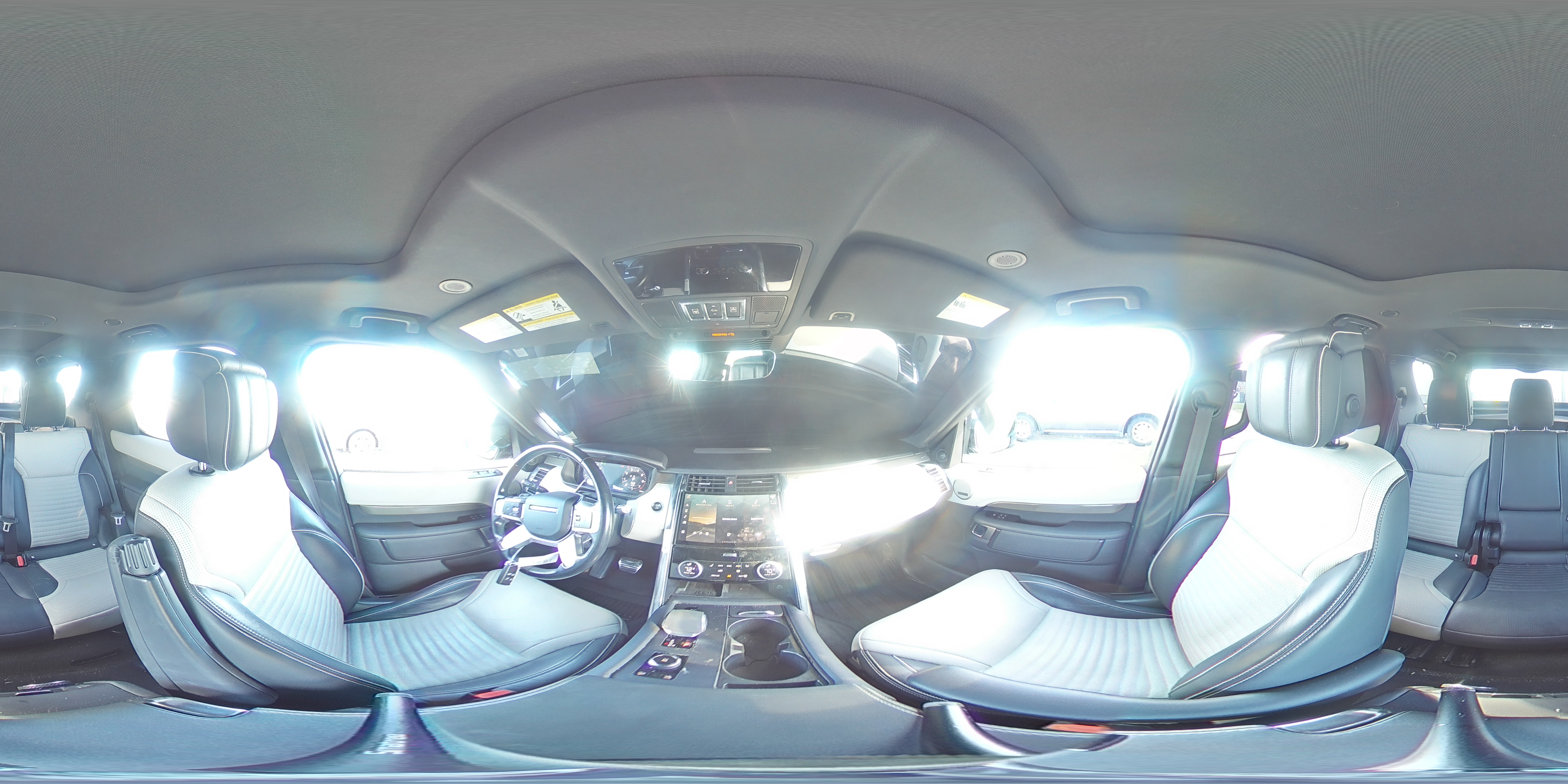 2022 Land Rover Discovery - Image 15