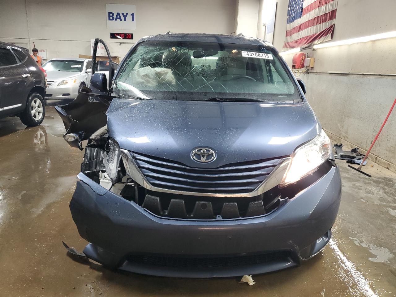 2017 Toyota Sienna - Image 5