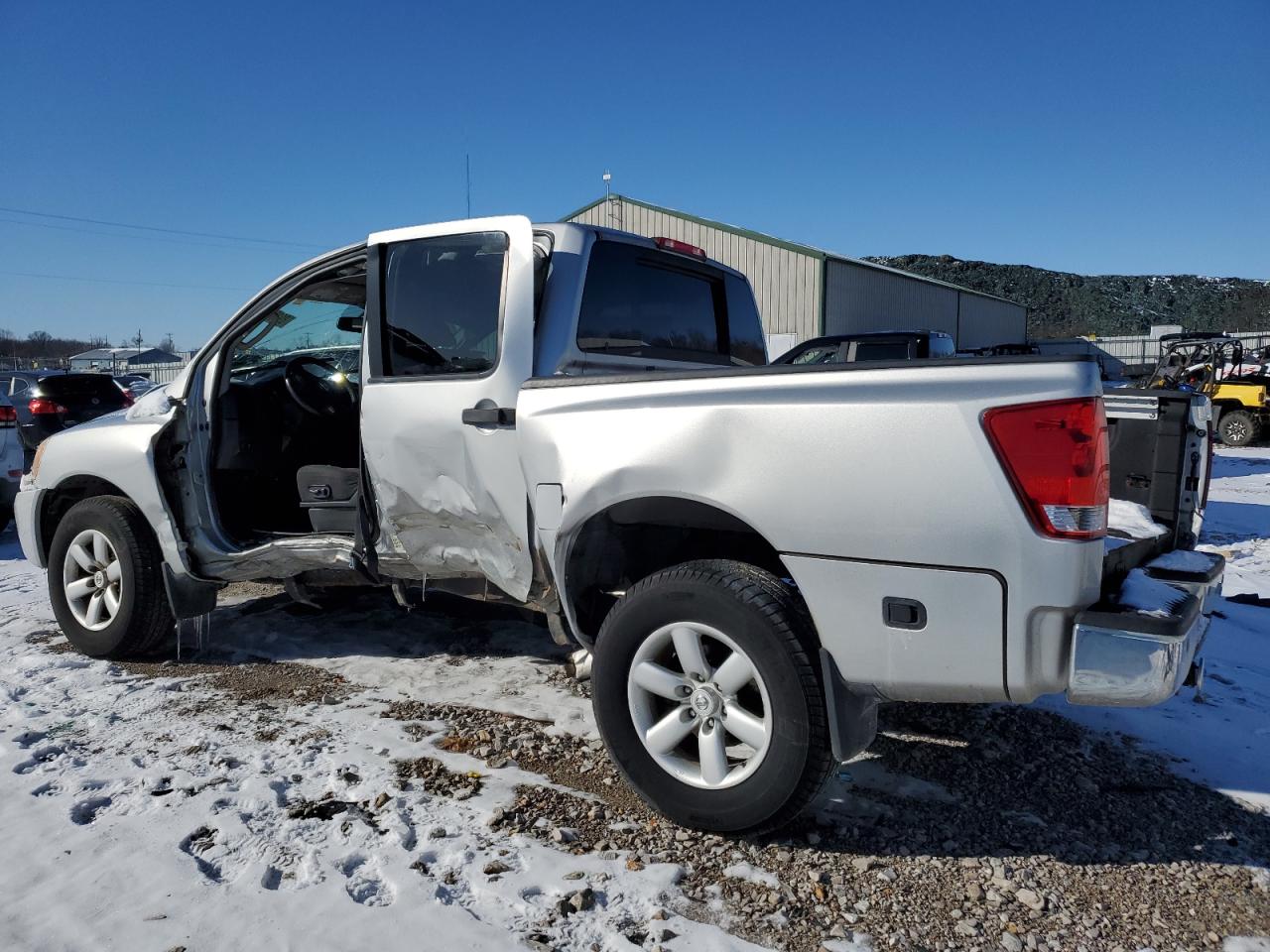 2010 Nissan Titan - Image 2