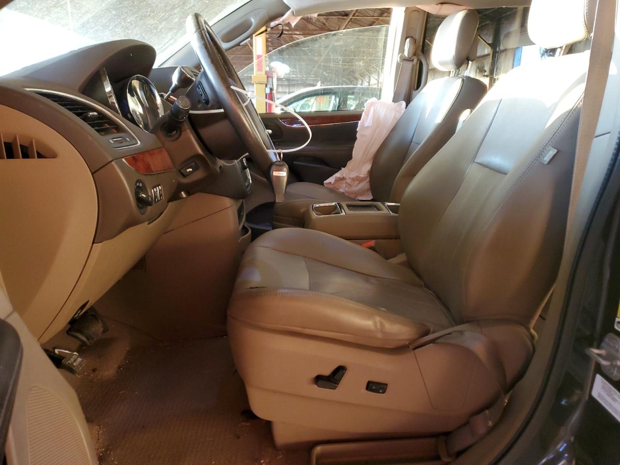 2012 Chrysler Town & Country - Image 7